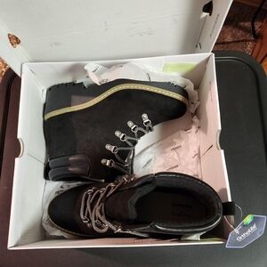 NWT-In box women's Sonoma boots
